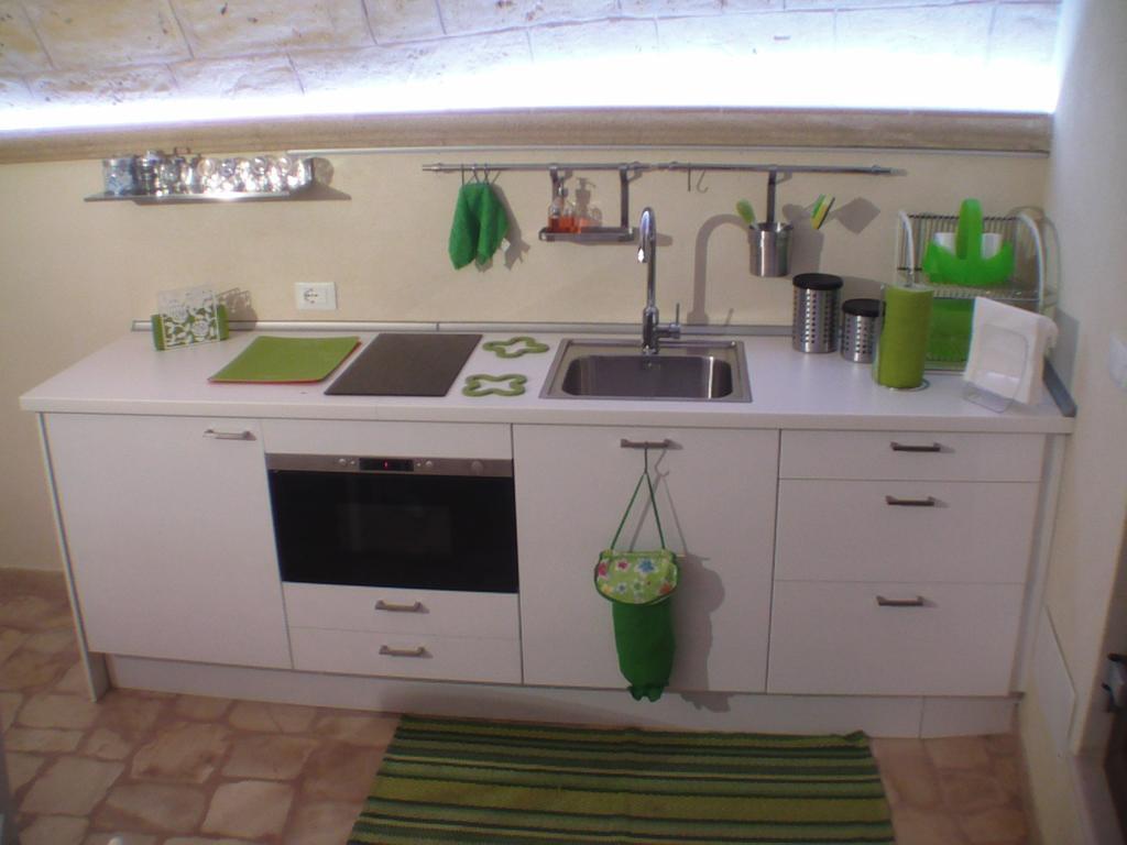 Bed and Breakfast La Grotta Мезаньє Номер фото
